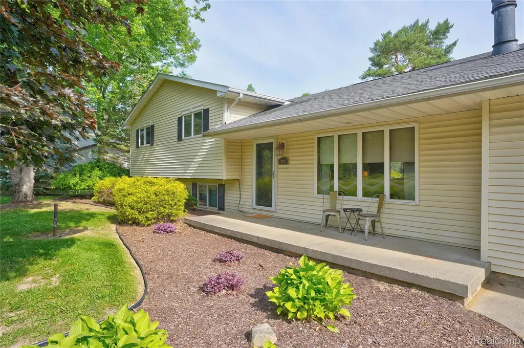 1055 E Hollywood Boulevard Thetford Township MI 48420