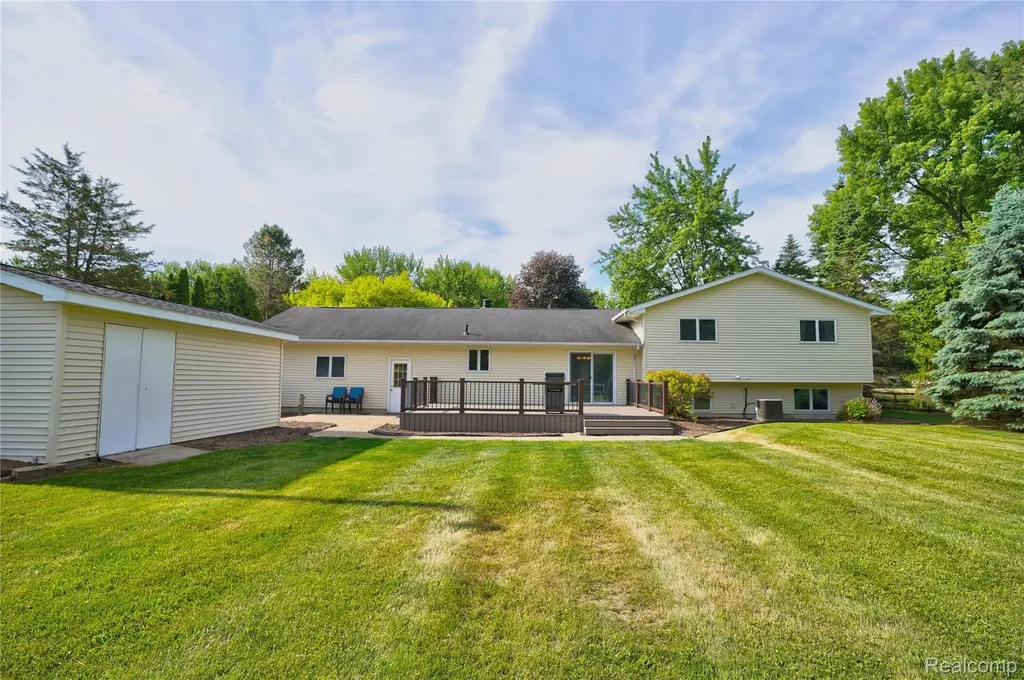 1055 E Hollywood Boulevard Thetford Township MI 48420