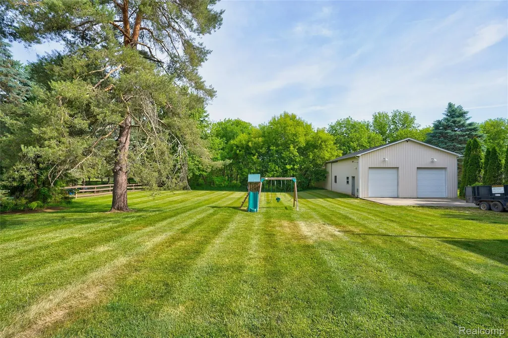 1055 E Hollywood Boulevard Thetford Township MI 48420