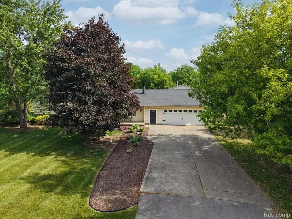 1055 E Hollywood Boulevard Thetford Township MI 48420