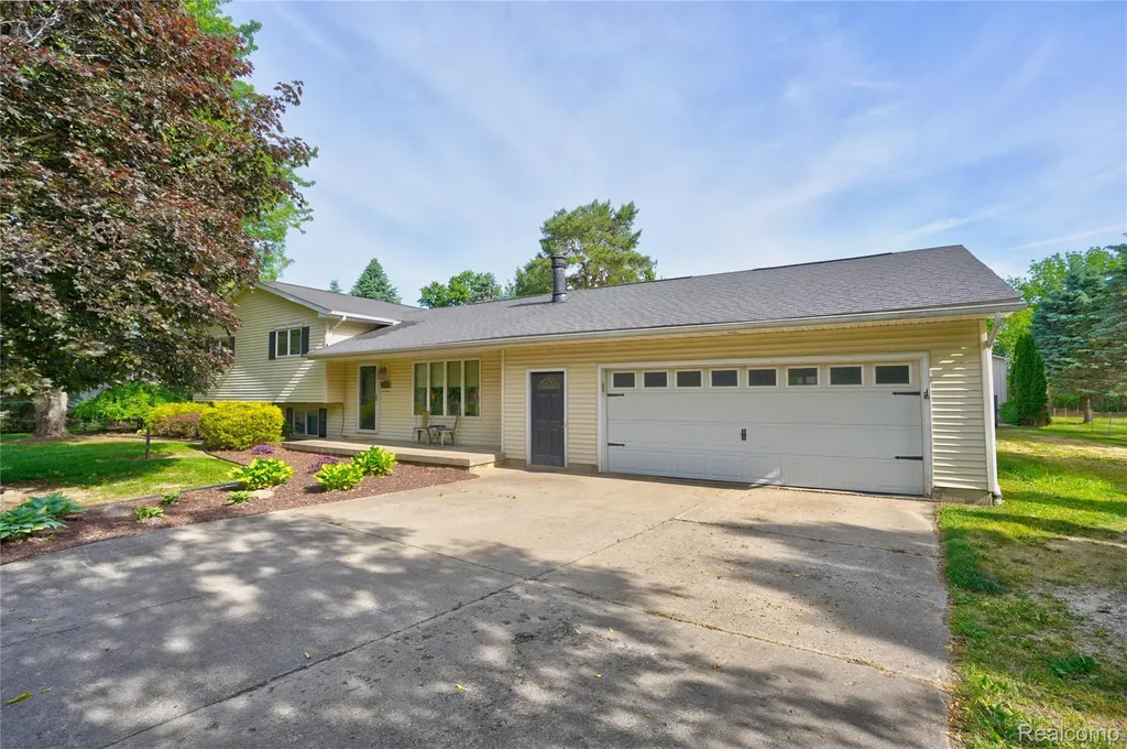 1055 E Hollywood Boulevard Thetford Township MI 48420