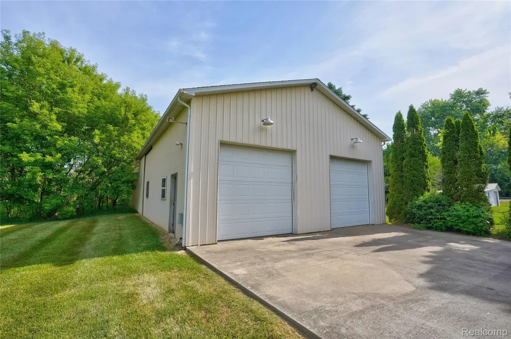 1055 E Hollywood Boulevard Thetford Township MI 48420