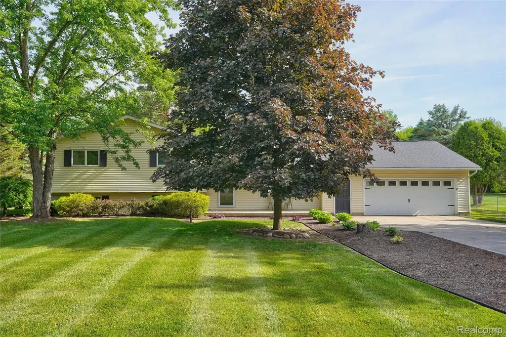1055 E Hollywood Boulevard Thetford Township MI 48420