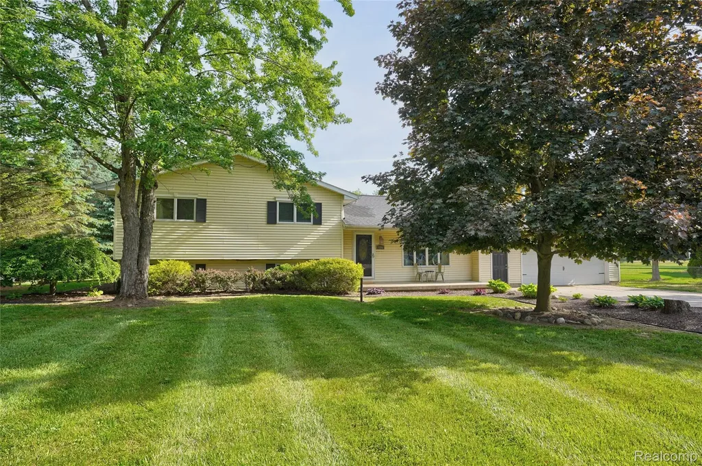 1055 E Hollywood Boulevard Thetford Township MI 48420