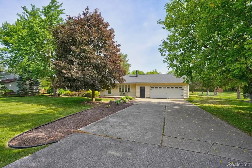 1055 E Hollywood Boulevard Thetford Township MI 48420