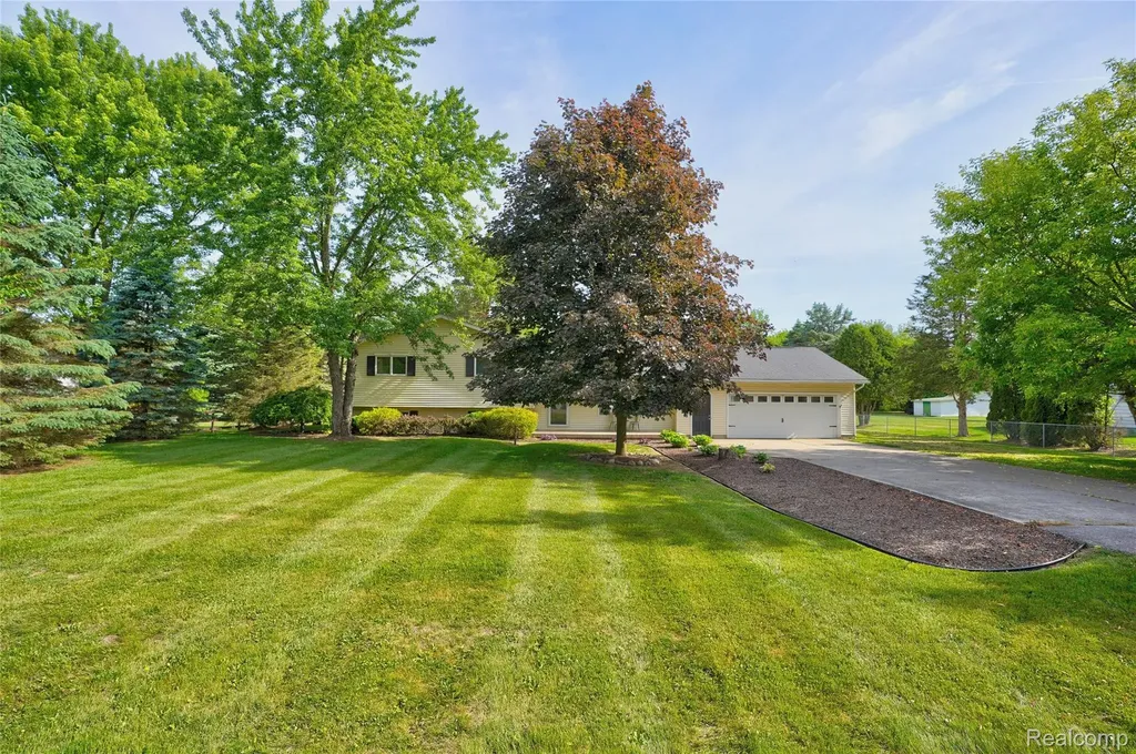 1055 E Hollywood Boulevard Thetford Township MI 48420