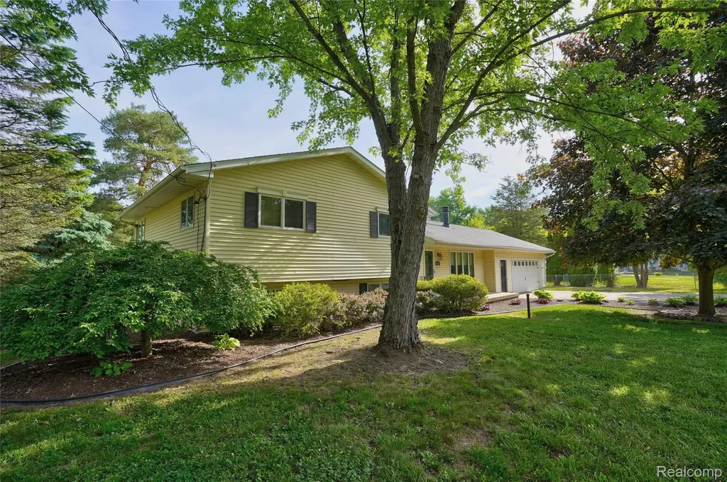 1055 E Hollywood Boulevard Thetford Township MI 48420