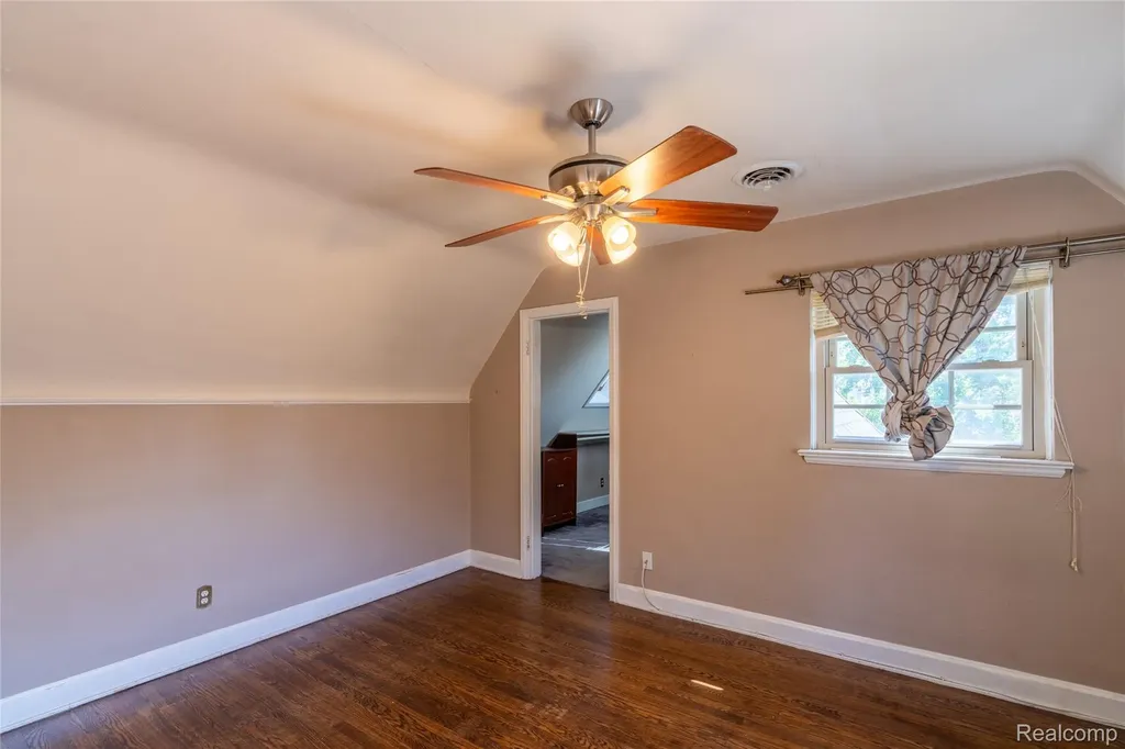 1481 Oxford Road Grosse Pointe Woods City MI 48236