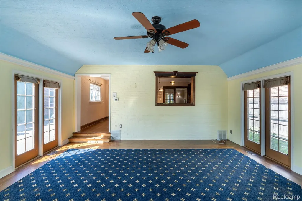 1481 Oxford Road Grosse Pointe Woods City MI 48236