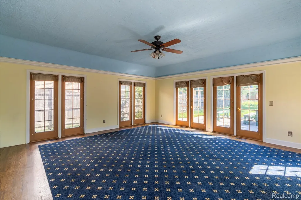 1481 Oxford Road Grosse Pointe Woods City MI 48236