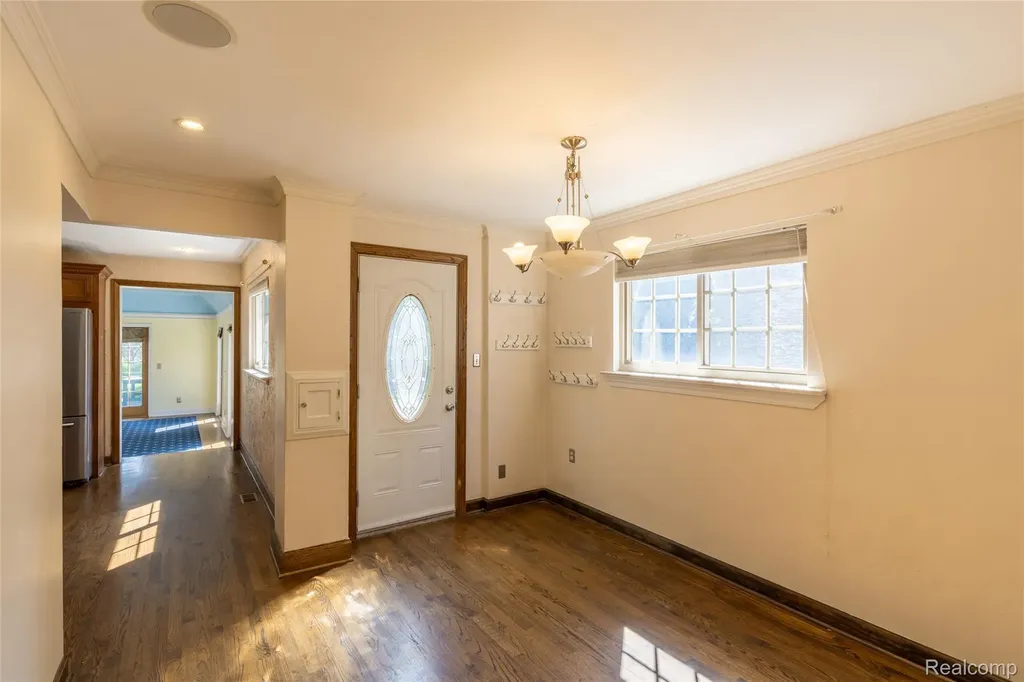 1481 Oxford Road Grosse Pointe Woods City MI 48236