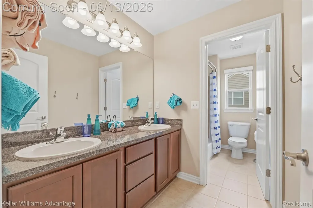23740 Stoneleigh Drive Lyon Charter Township MI 48178
