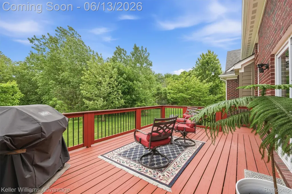 23740 Stoneleigh Drive Lyon Charter Township MI 48178