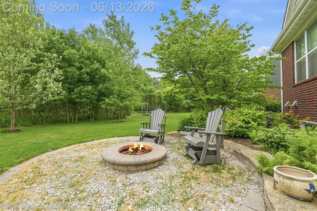 23740 Stoneleigh Drive Lyon Charter Township MI 48178