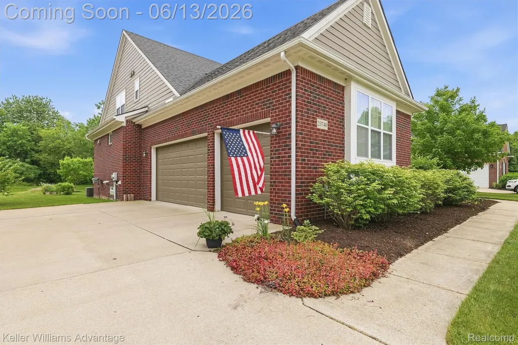 23740 Stoneleigh Drive Lyon Charter Township MI 48178