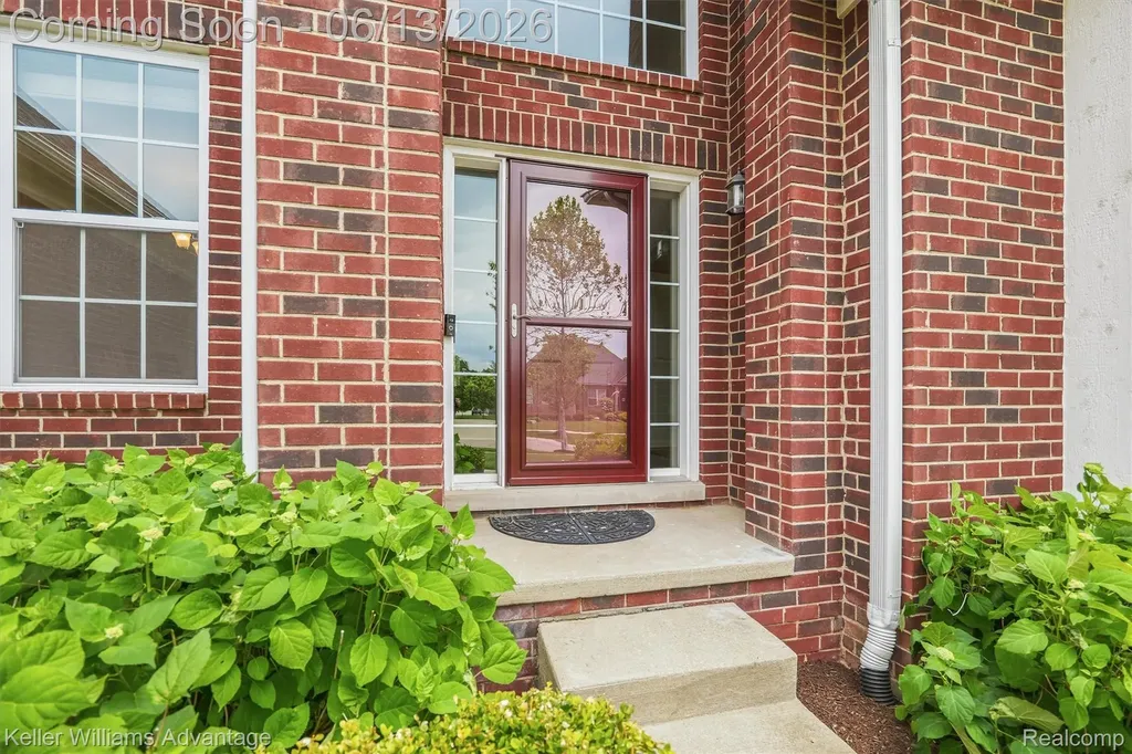 23740 Stoneleigh Drive Lyon Charter Township MI 48178