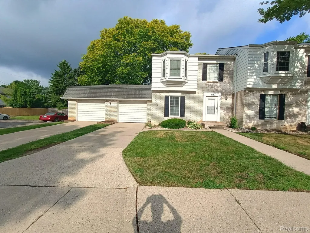 112 Stratford Lane Rochester Hills City MI 48309