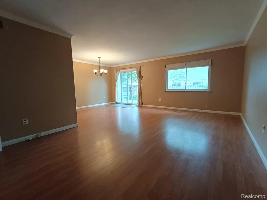 112 Stratford Lane Rochester Hills City MI 48309