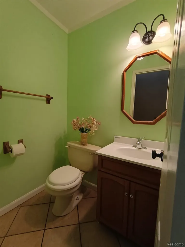 112 Stratford Lane Rochester Hills City MI 48309
