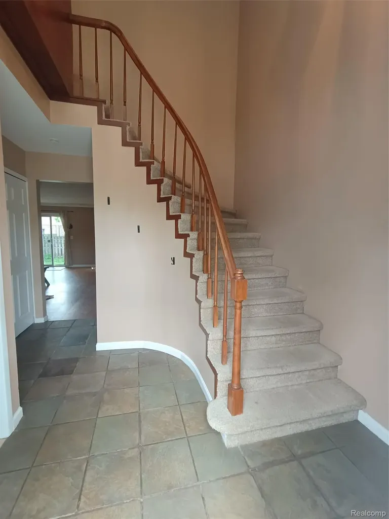 112 Stratford Lane Rochester Hills City MI 48309