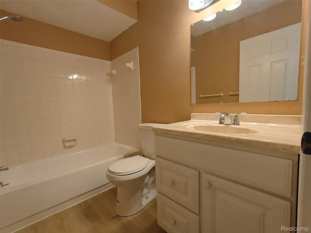 112 Stratford Lane Rochester Hills City MI 48309