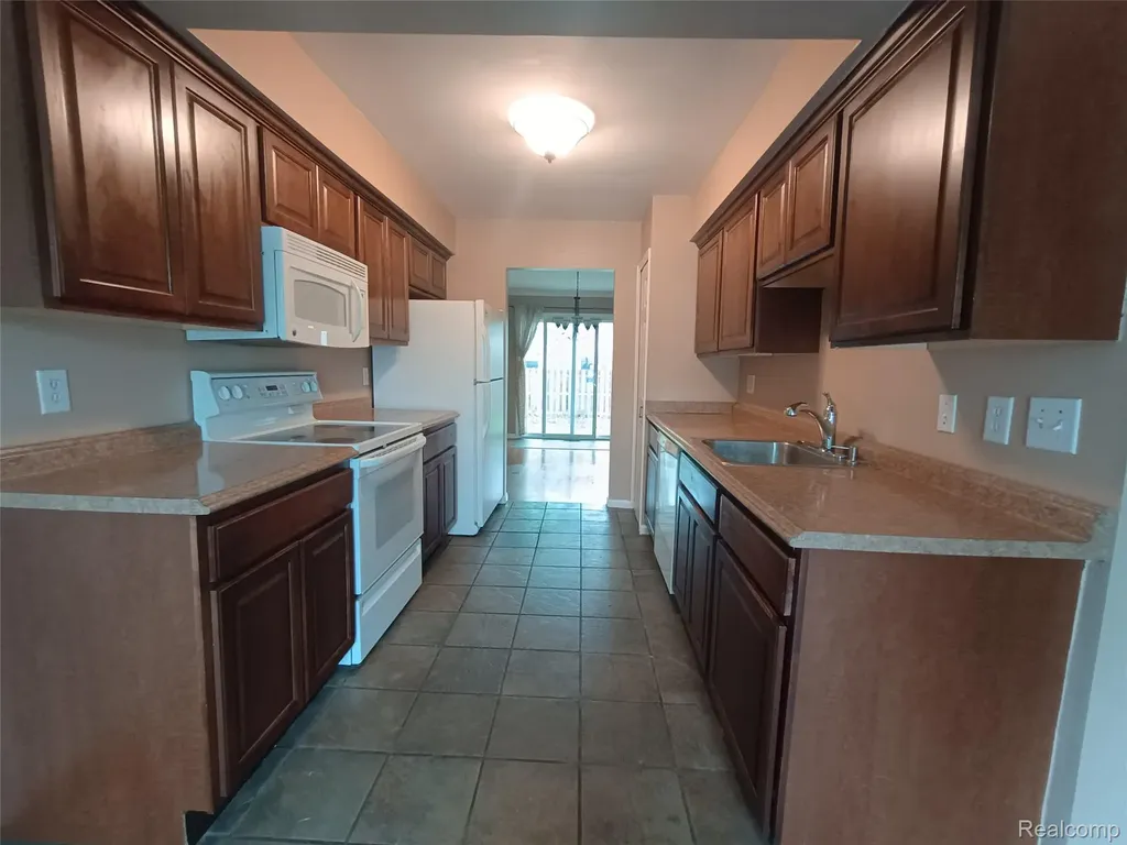 112 Stratford Lane Rochester Hills City MI 48309