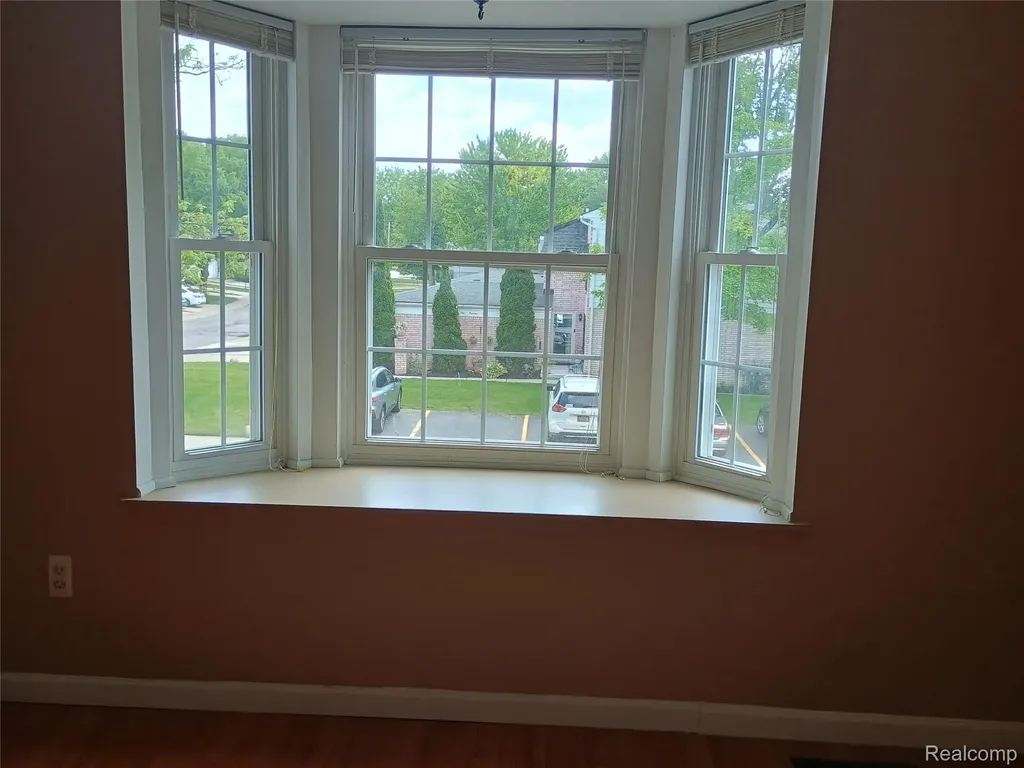112 Stratford Lane Rochester Hills City MI 48309