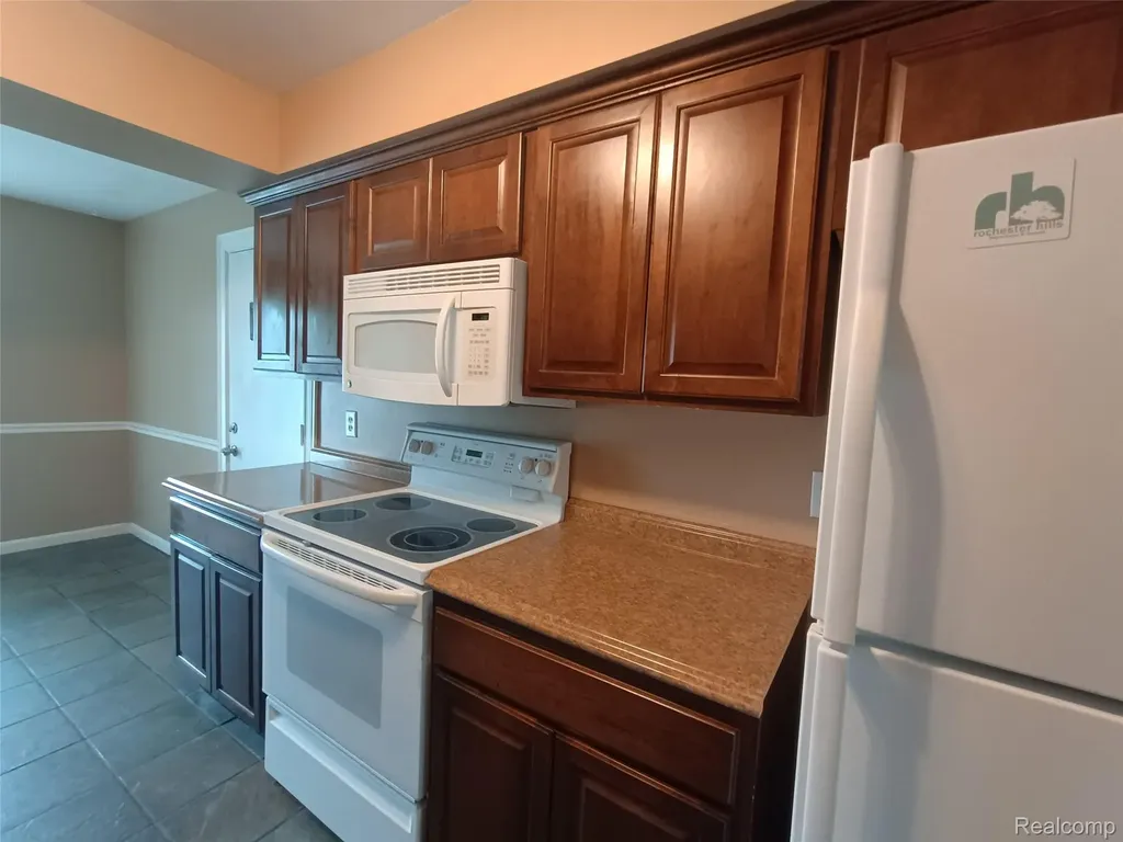 112 Stratford Lane Rochester Hills City MI 48309