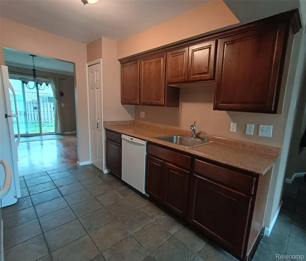 112 Stratford Lane Rochester Hills City MI 48309
