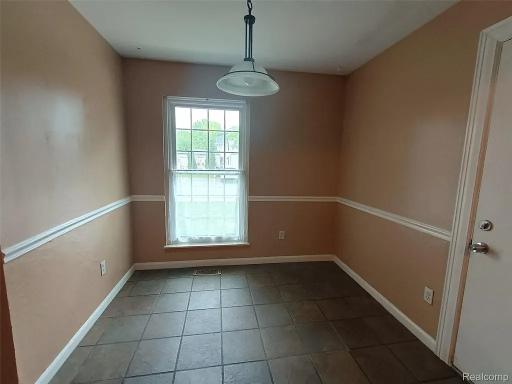 112 Stratford Lane Rochester Hills City MI 48309