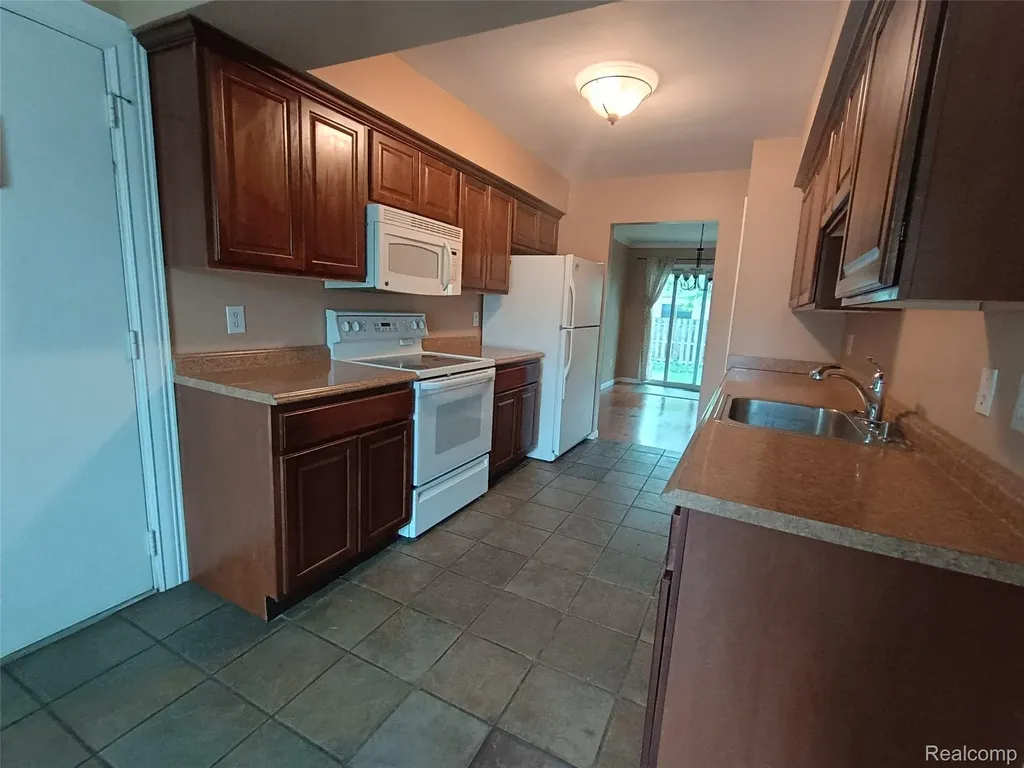 112 Stratford Lane Rochester Hills City MI 48309
