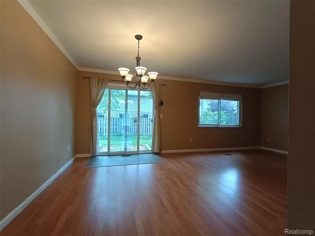 112 Stratford Lane Rochester Hills City MI 48309