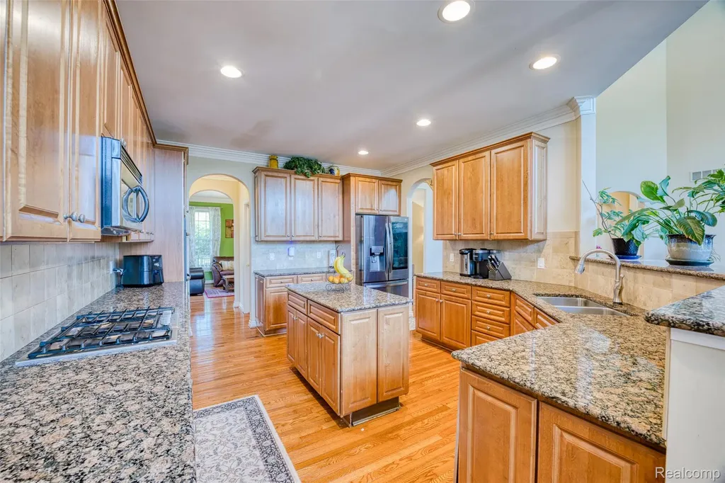 49335 Dominion Court Canton Charter Township MI 48187
