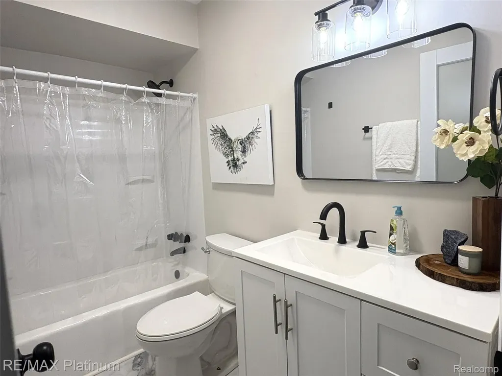 208 Devonshire Street York Charter Township MI 48198