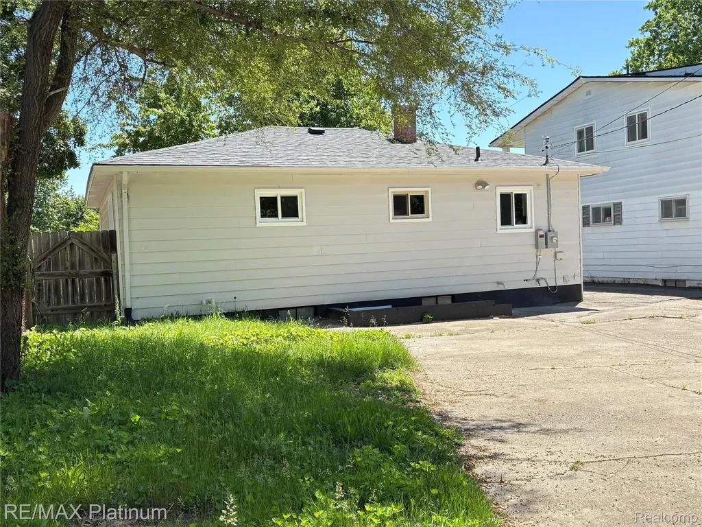 208 Devonshire Street York Charter Township MI 48198