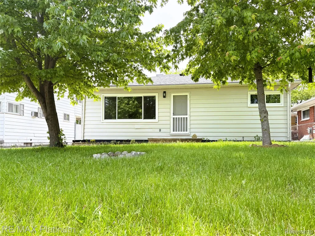 208 Devonshire Street York Charter Township MI 48198