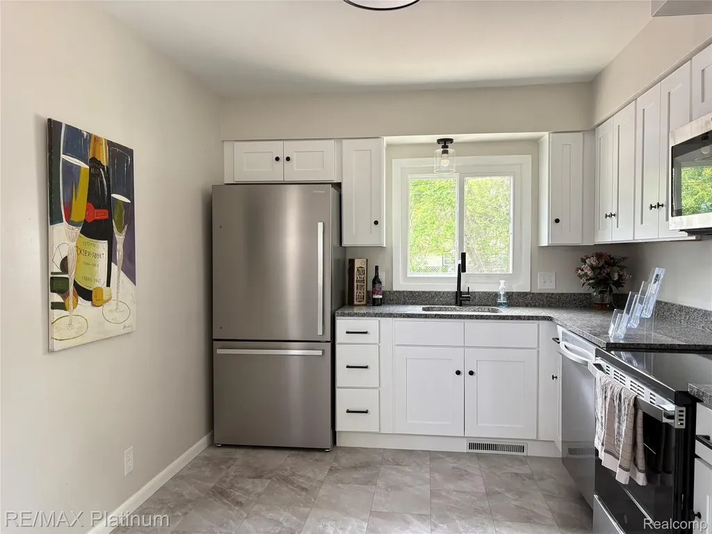 208 Devonshire Street York Charter Township MI 48198
