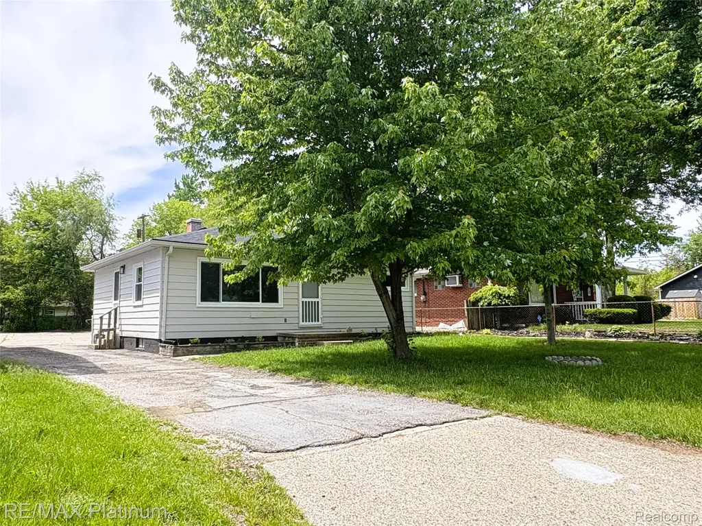 208 Devonshire Street York Charter Township MI 48198