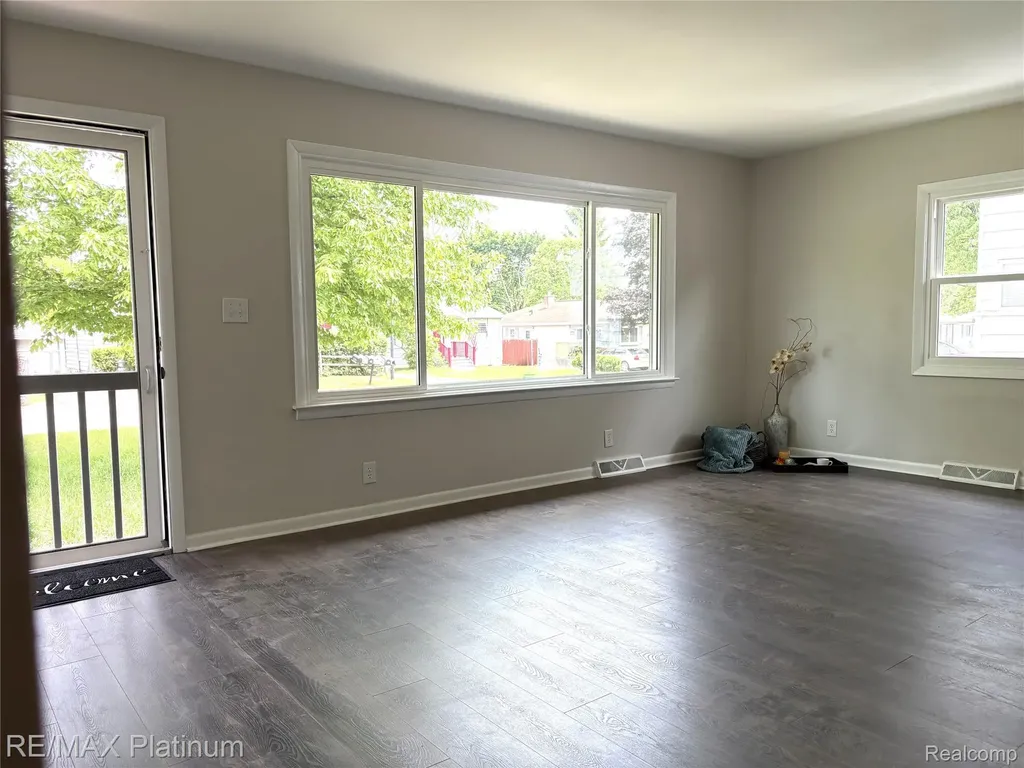 208 Devonshire Street York Charter Township MI 48198