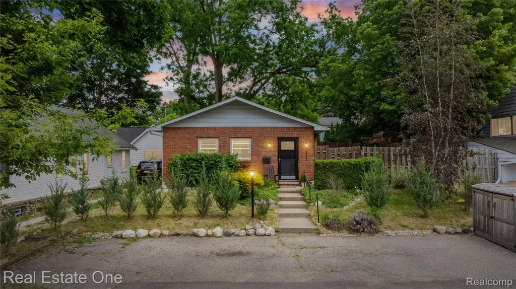 225 1st Street Fenton City MI 48430