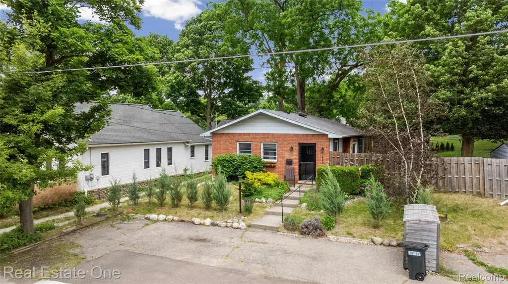 225 1st Street Fenton City MI 48430