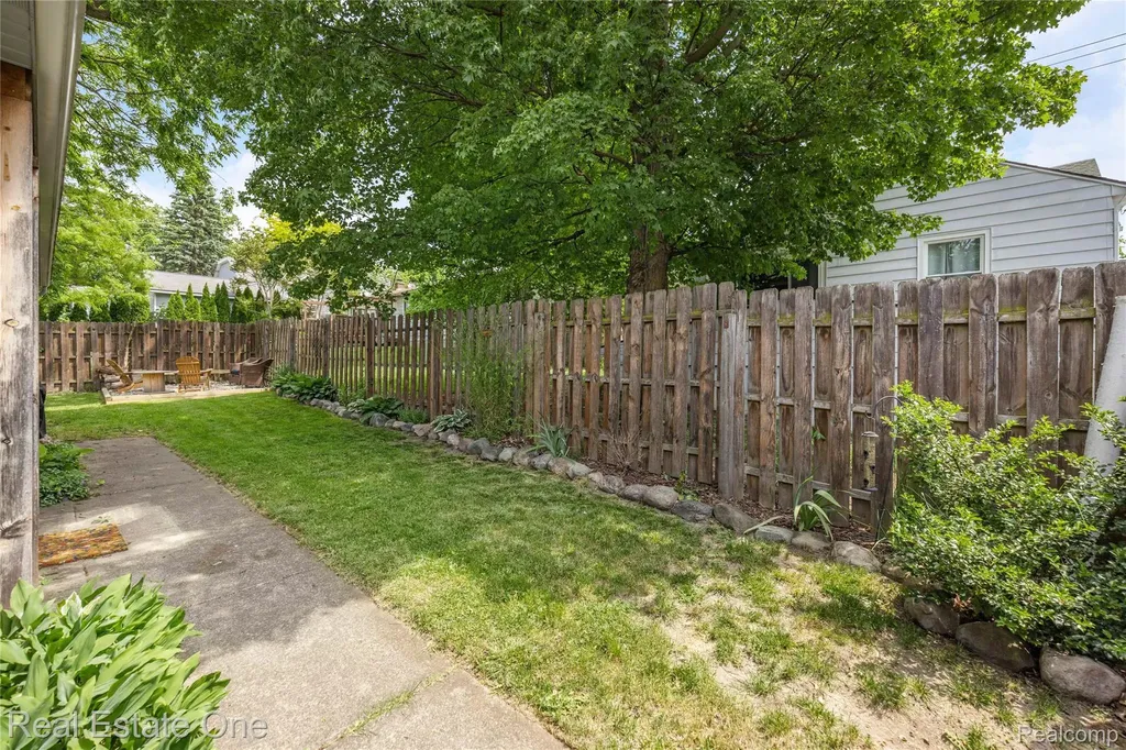 225 1st Street Fenton City MI 48430