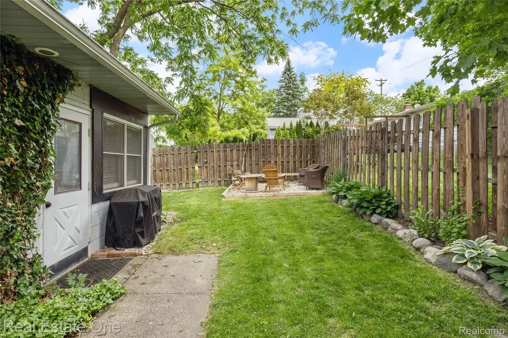 225 1st Street Fenton City MI 48430