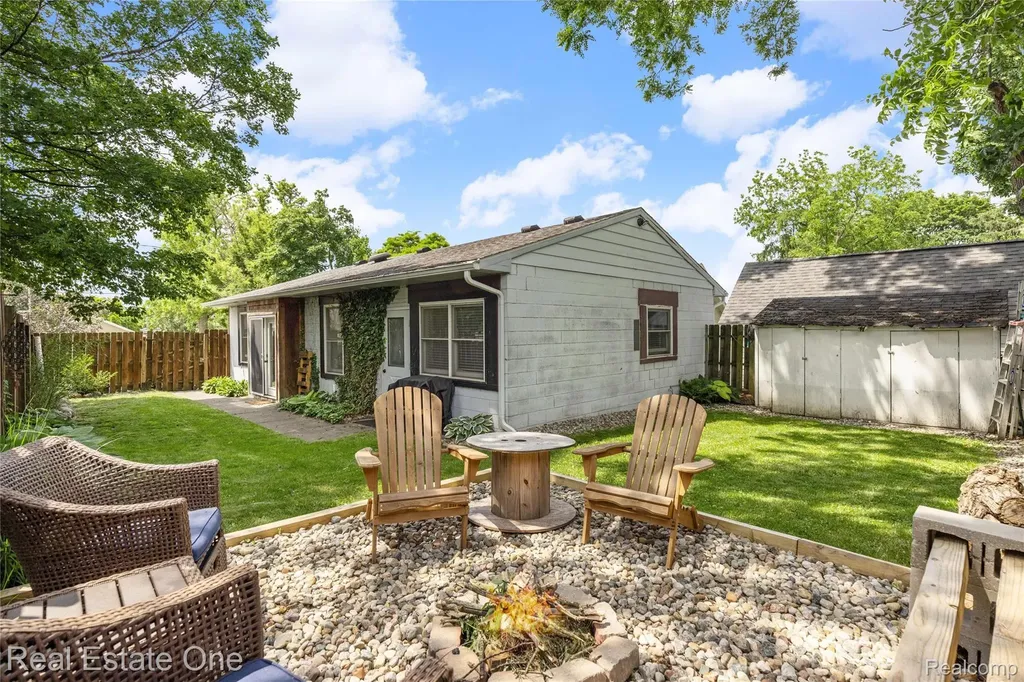 225 1st Street Fenton City MI 48430
