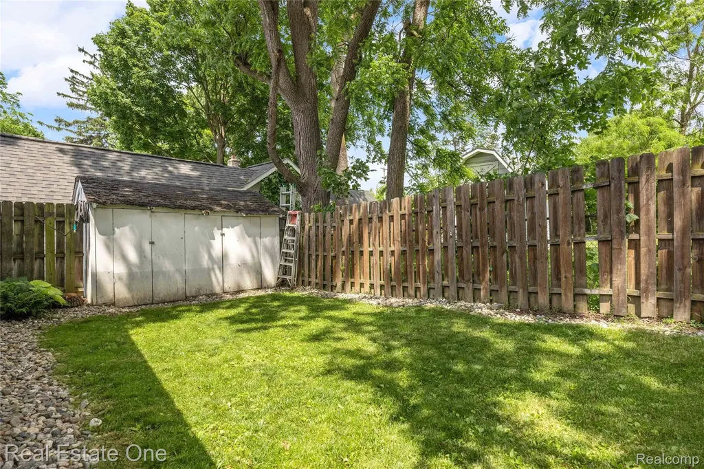 225 1st Street Fenton City MI 48430