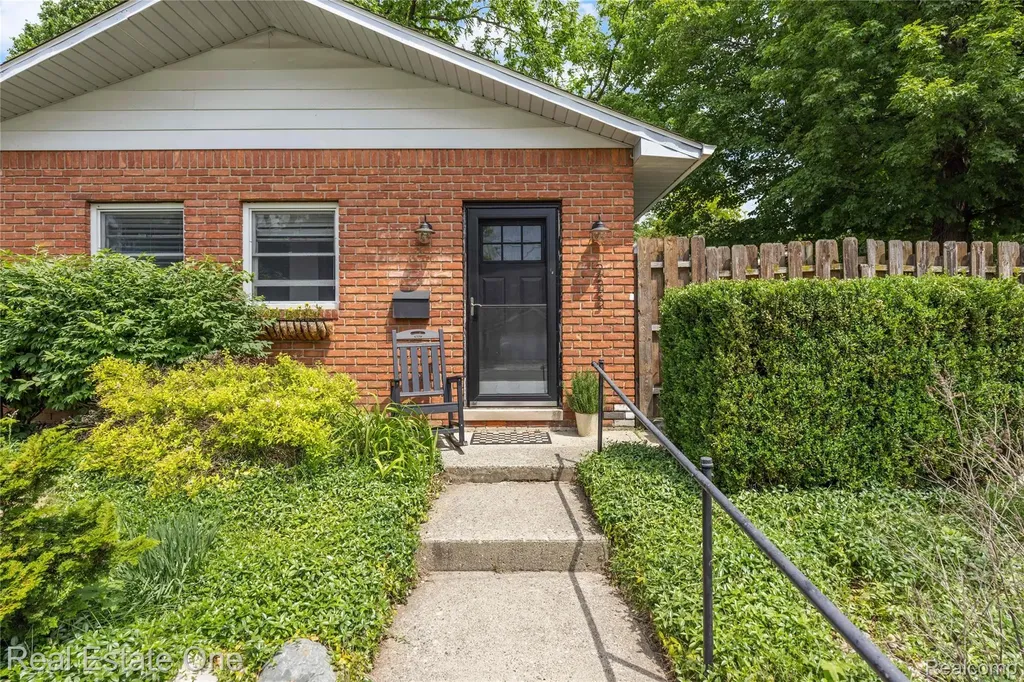 225 1st Street Fenton City MI 48430