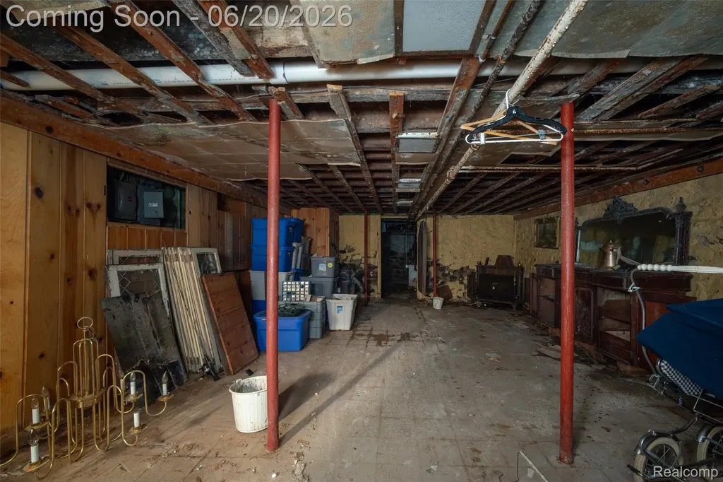 3557 W Walton Boulevard Waterford Charter Township MI 48329