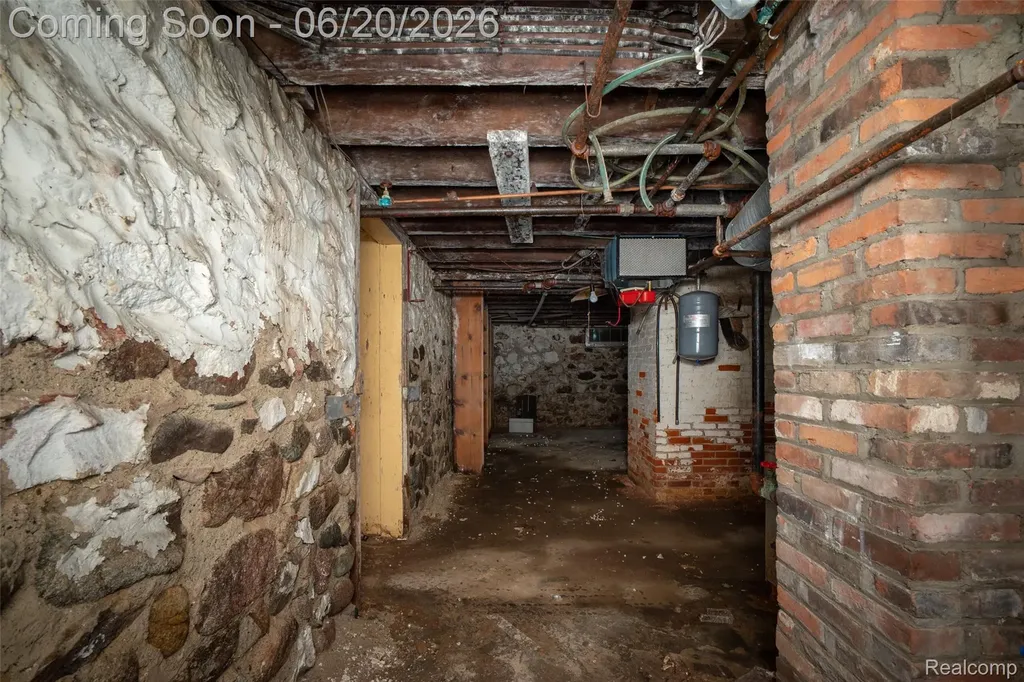 3557 W Walton Boulevard Waterford Charter Township MI 48329