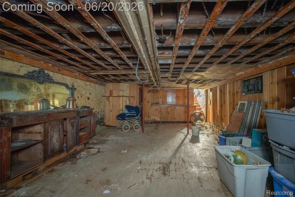 3557 W Walton Boulevard Waterford Charter Township MI 48329