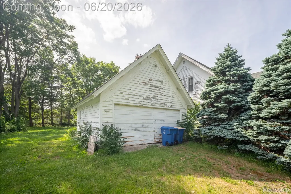 3557 W Walton Boulevard Waterford Charter Township MI 48329